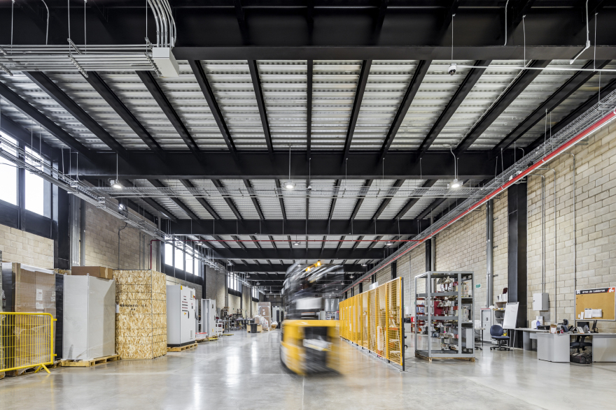 墨西哥 ABSA 总部办公建筑 | 工业风中的和谐环境-1