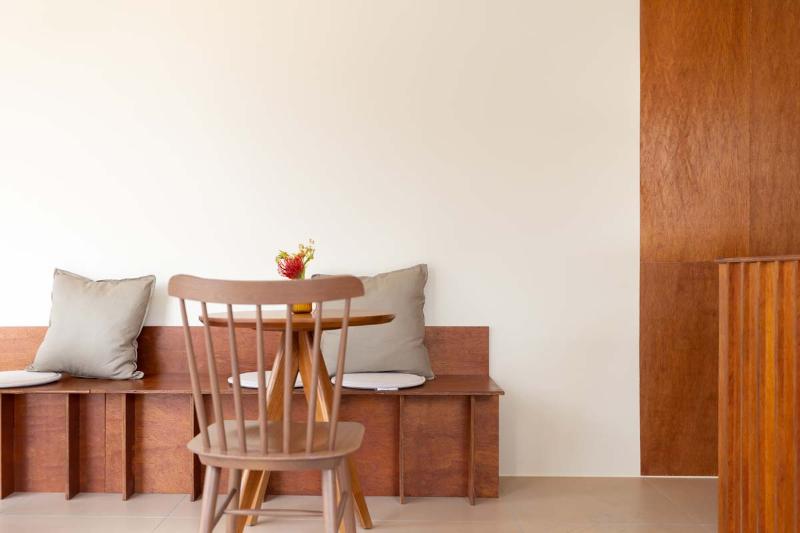 简约十平米咖啡厅，展现温馨原木风-12