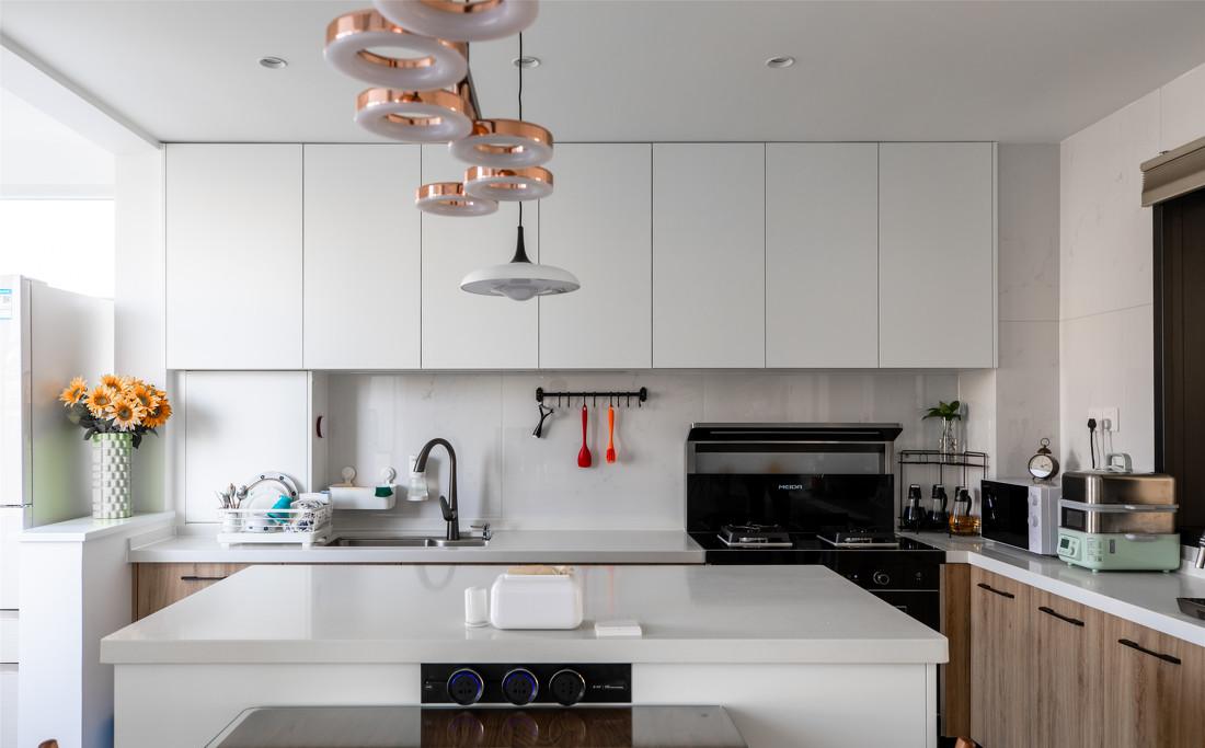 悬浮壁柜打造多彩客厅-20