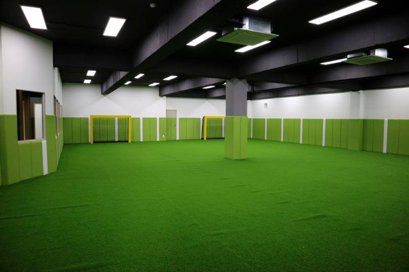简约氛围的 62 平米室内足球场设计-4
