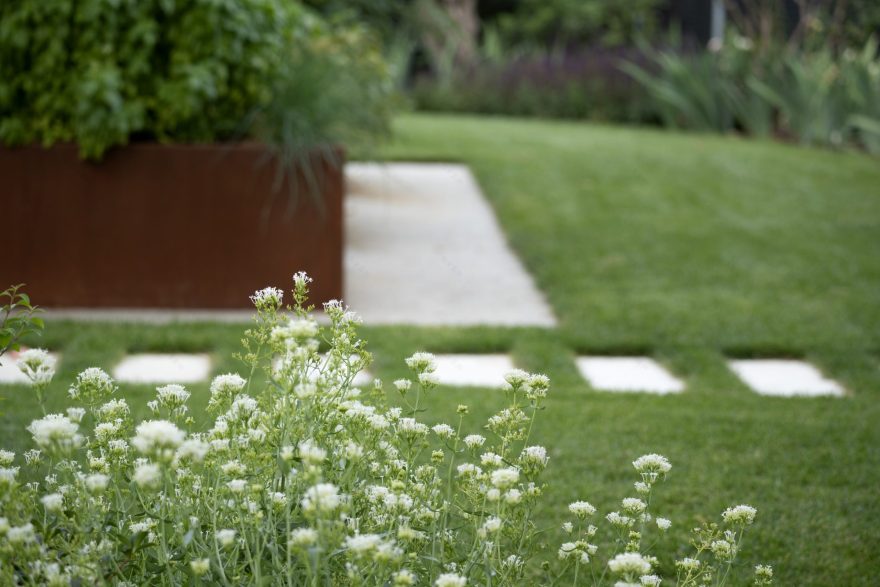 一座充满当代美学的私人花园丨Pool landscape-13