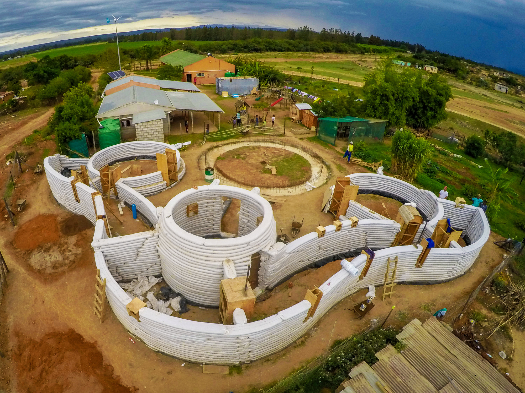 南非 Langbos 社区儿童中心 | 土筑多功能空间-1