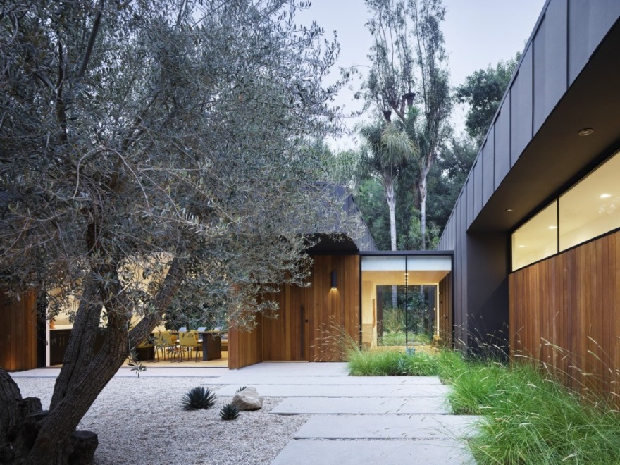 Beverly Hills Homes are Luxurious, Beautiful -- and Expensive-40