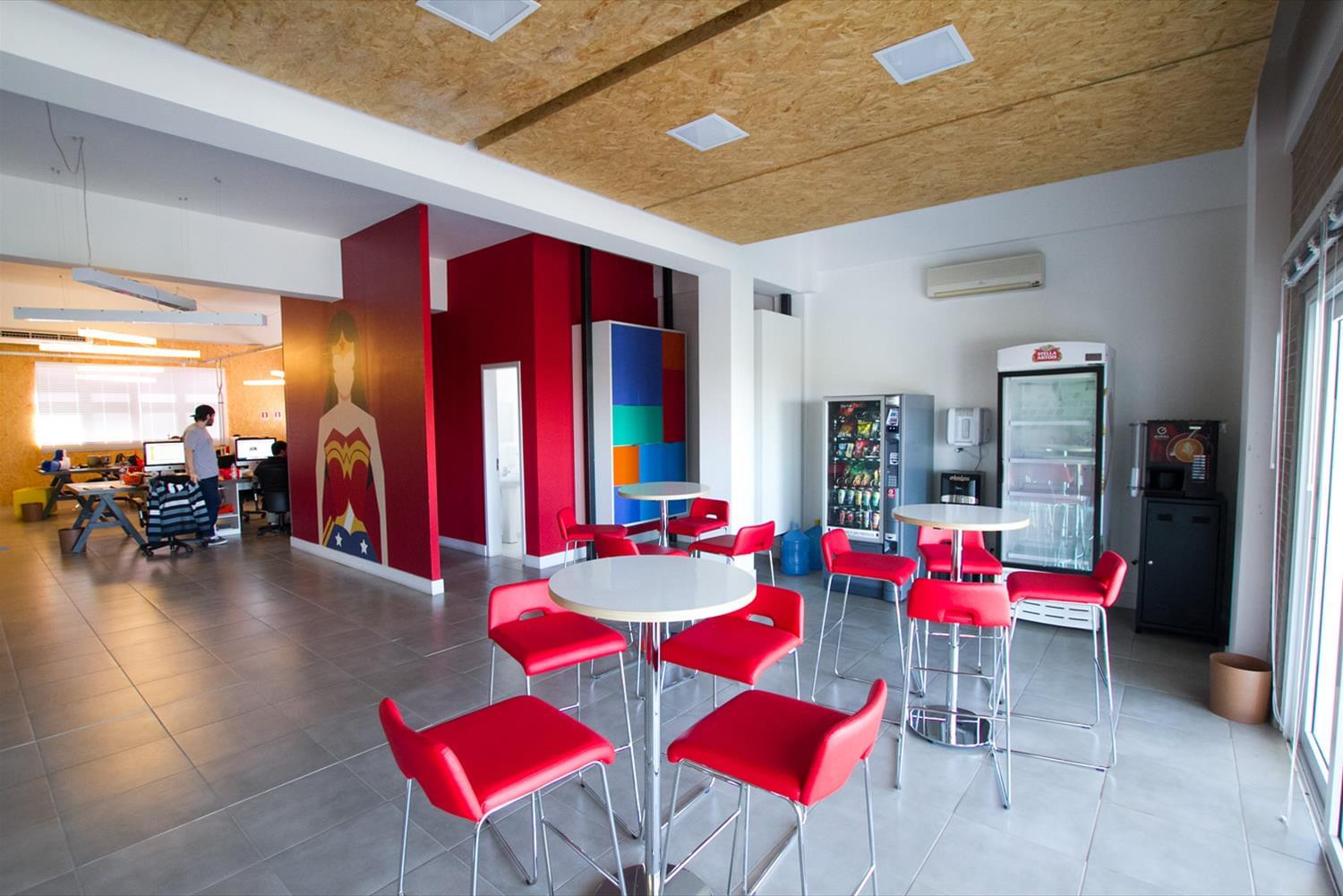 Brivia 广告公司 | 新颖设计，打造活力办公空间-9