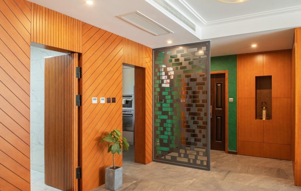 简约轻工业风宅邸 | 隐形门、玻璃砖墙的创意设计-2