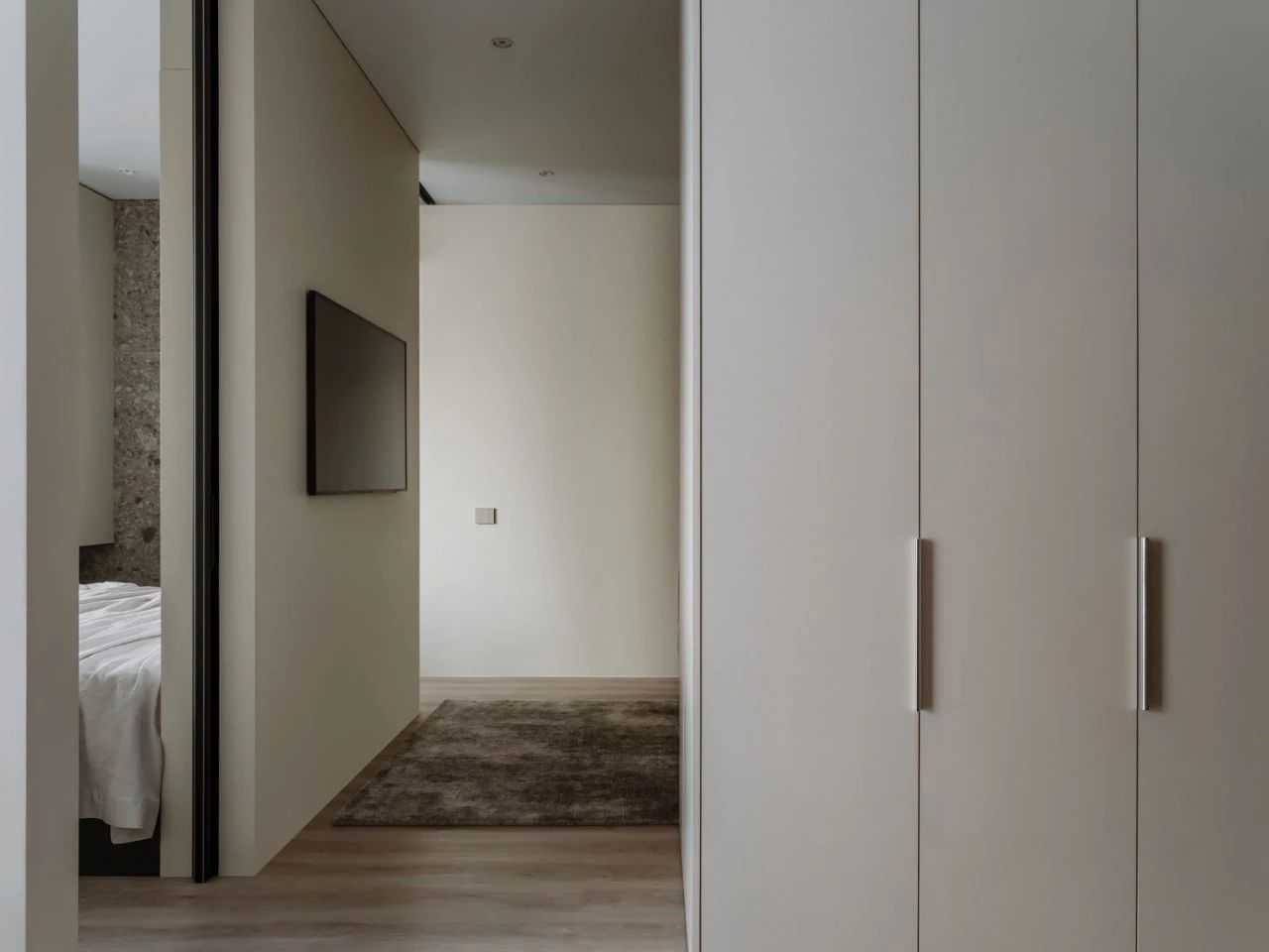 退休夫妻的 38㎡单色中性公寓丨Alexander Tischler-22