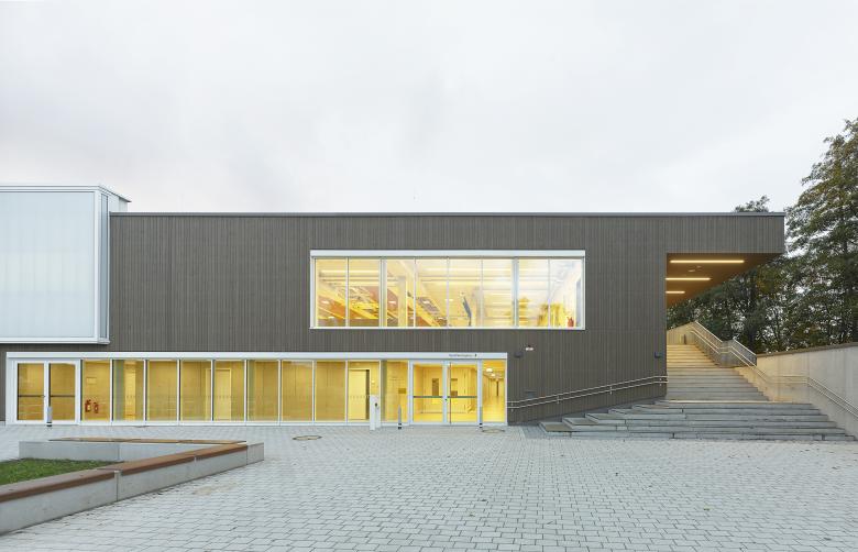 东菲尔德恩内林根 1 号体育馆丨德国丨Zoll Architekten-0