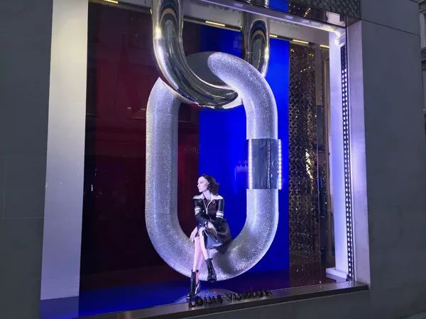 2017年9月伦敦街边秋冬季橱窗设计-31