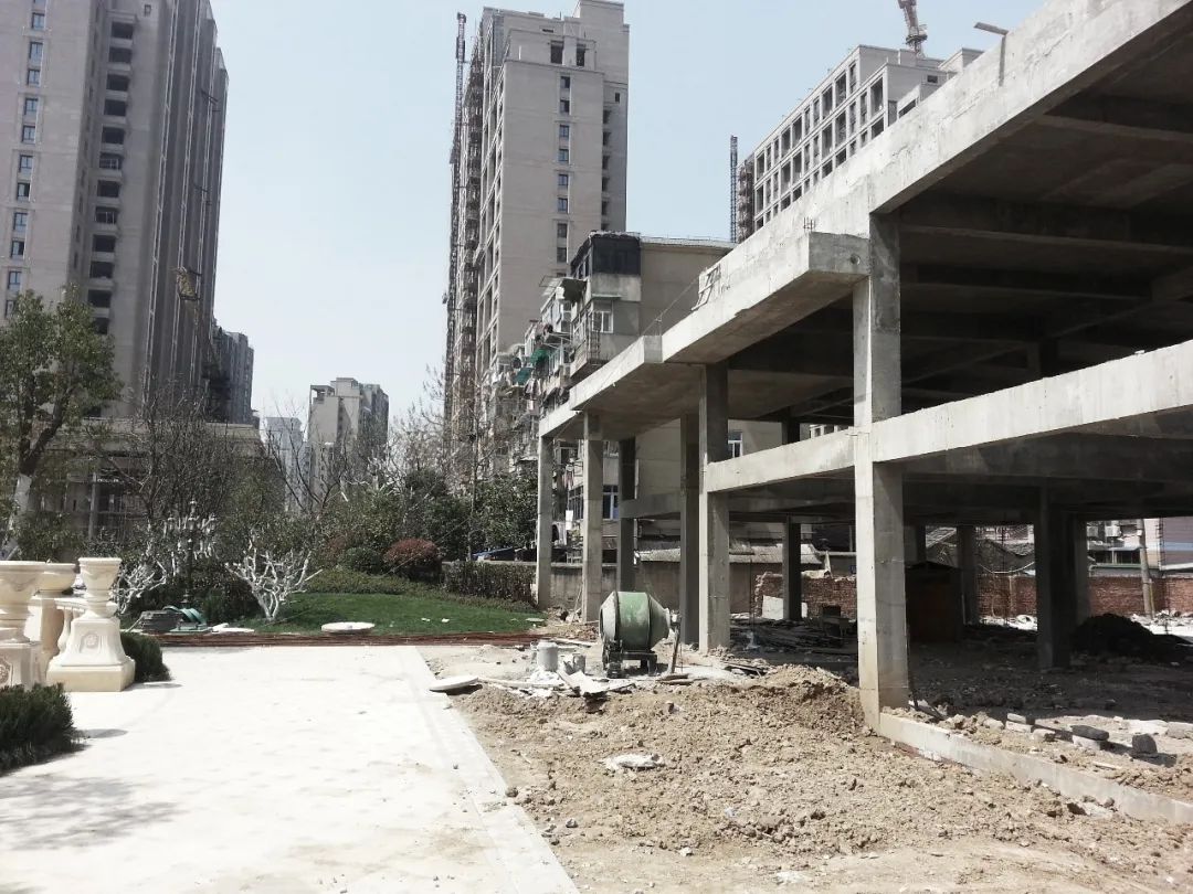 金基尚书里展示厅 | 虚幻灯笼般的玻璃建筑-5