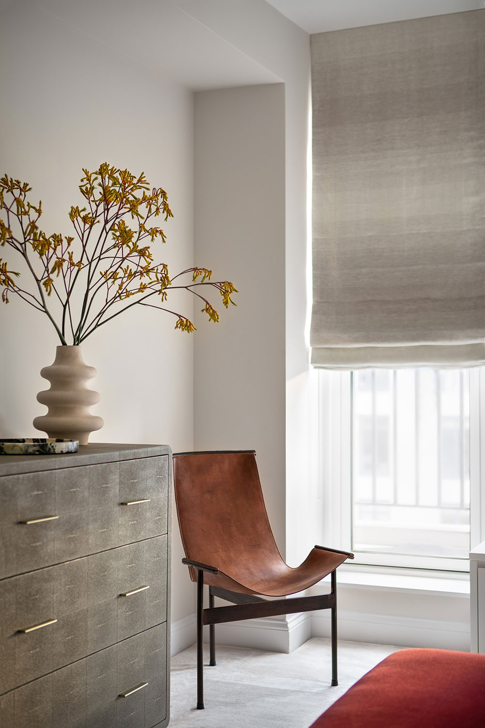 纽约明亮黑白公寓的彩色魅力-10