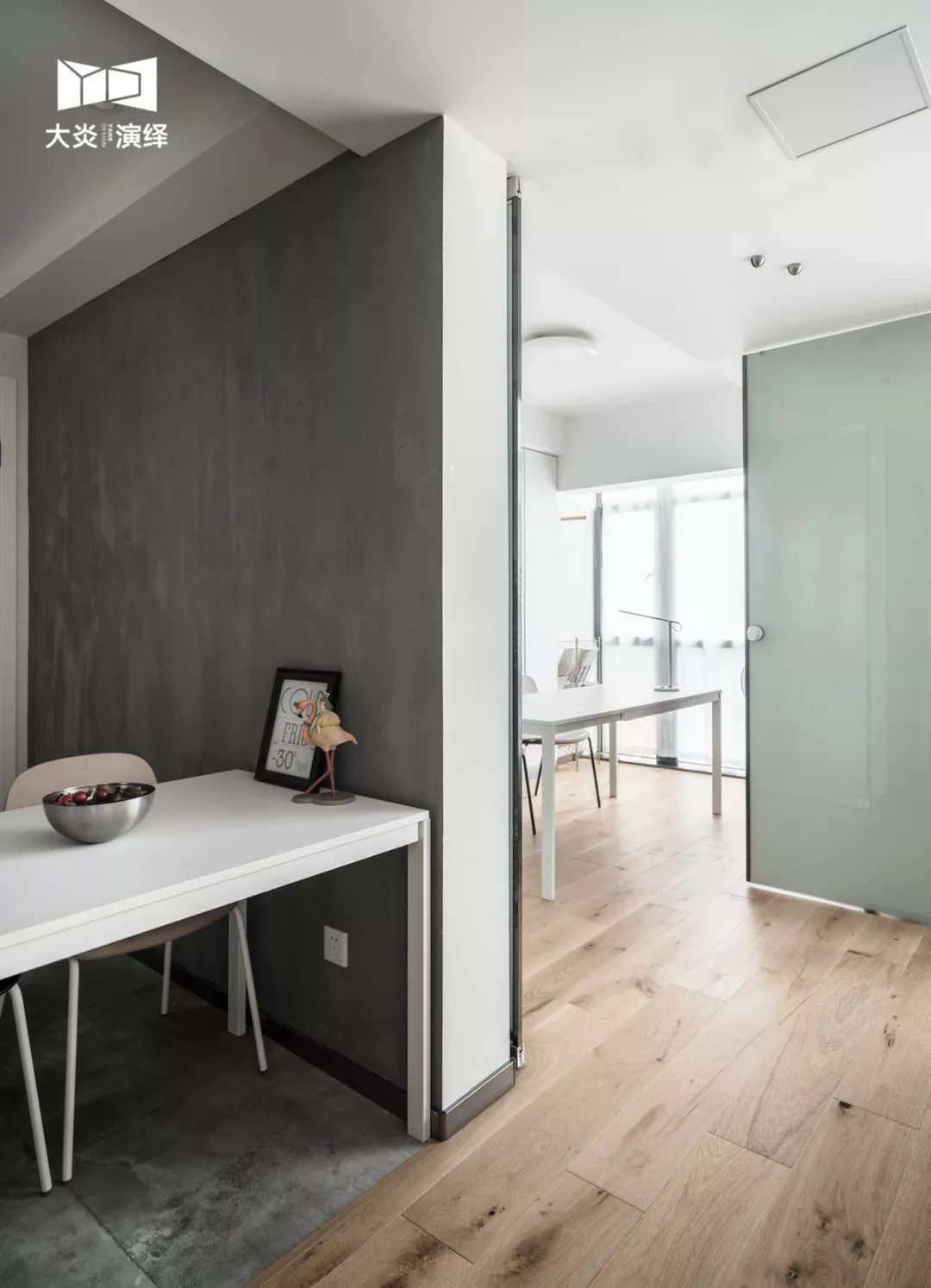 极简黑白灰,小户型 LOFT 变大 house-24