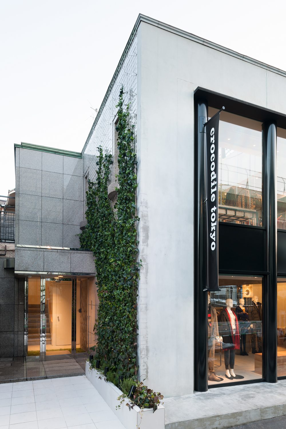 鳄鱼东京表参道

注：crocodile常见意为鳄鱼，Tokyo是东京，Omotesando是东京著名的表参道这里推测可能是指鳄鱼品牌在东京表参道的相关事物 丨日本京都丨FDS（照明设计）-21