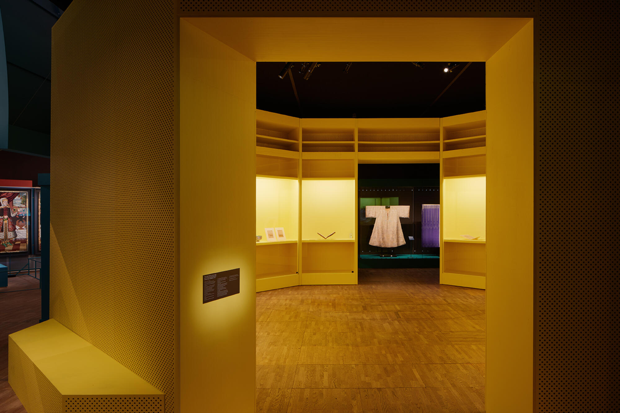 维多利亚和阿尔伯特博物馆的伊朗史诗特展（注：V&A一般指英国维多利亚和阿尔伯特博物馆，如果这里不是该含义，请提供更多背景信息） 丨英国伦敦丨Gort Scott-30