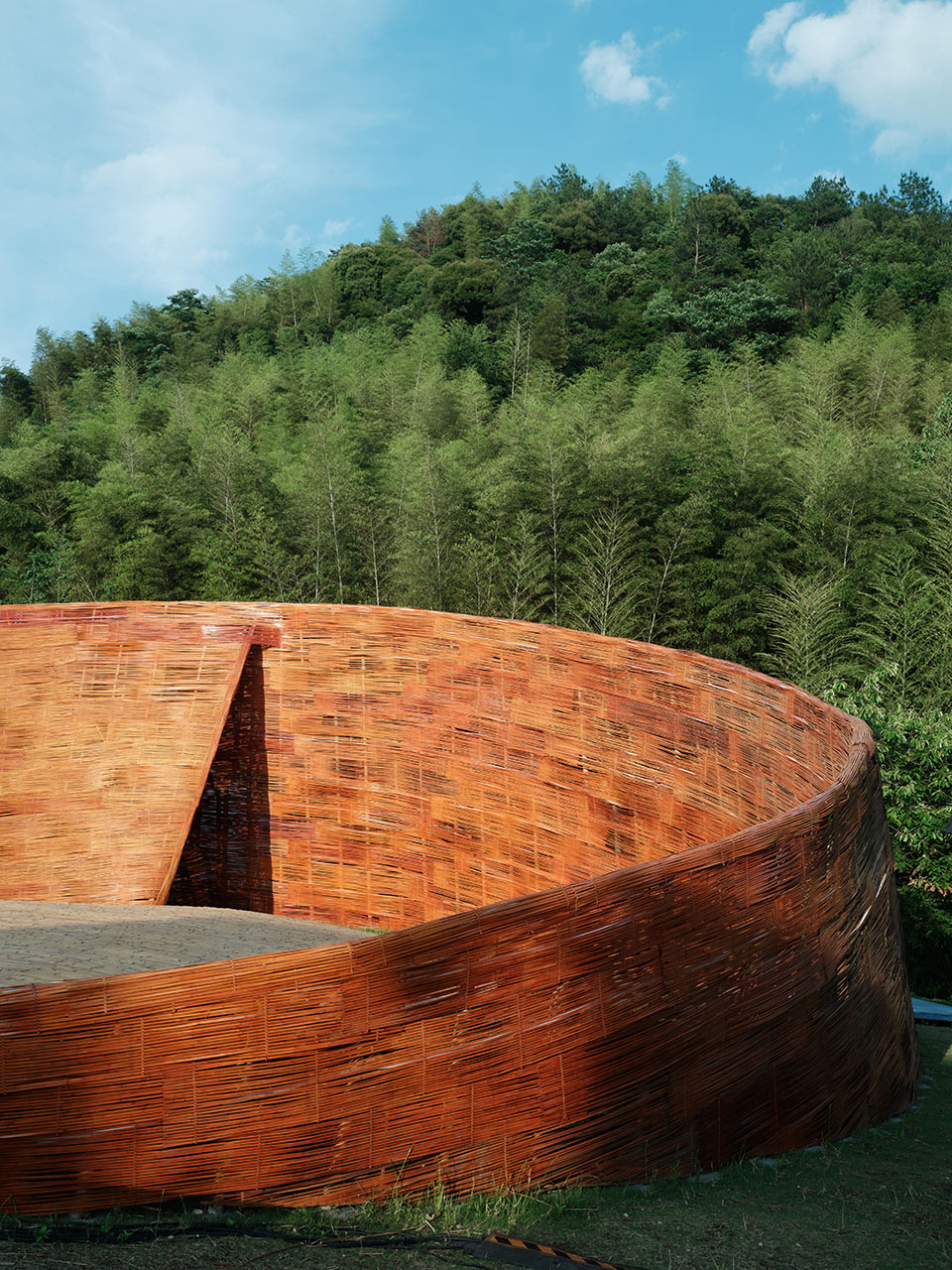 青山之弦 – 「在青山·群响艺术季」主舞台装置丨中国杭州丨姜元及其团队-10