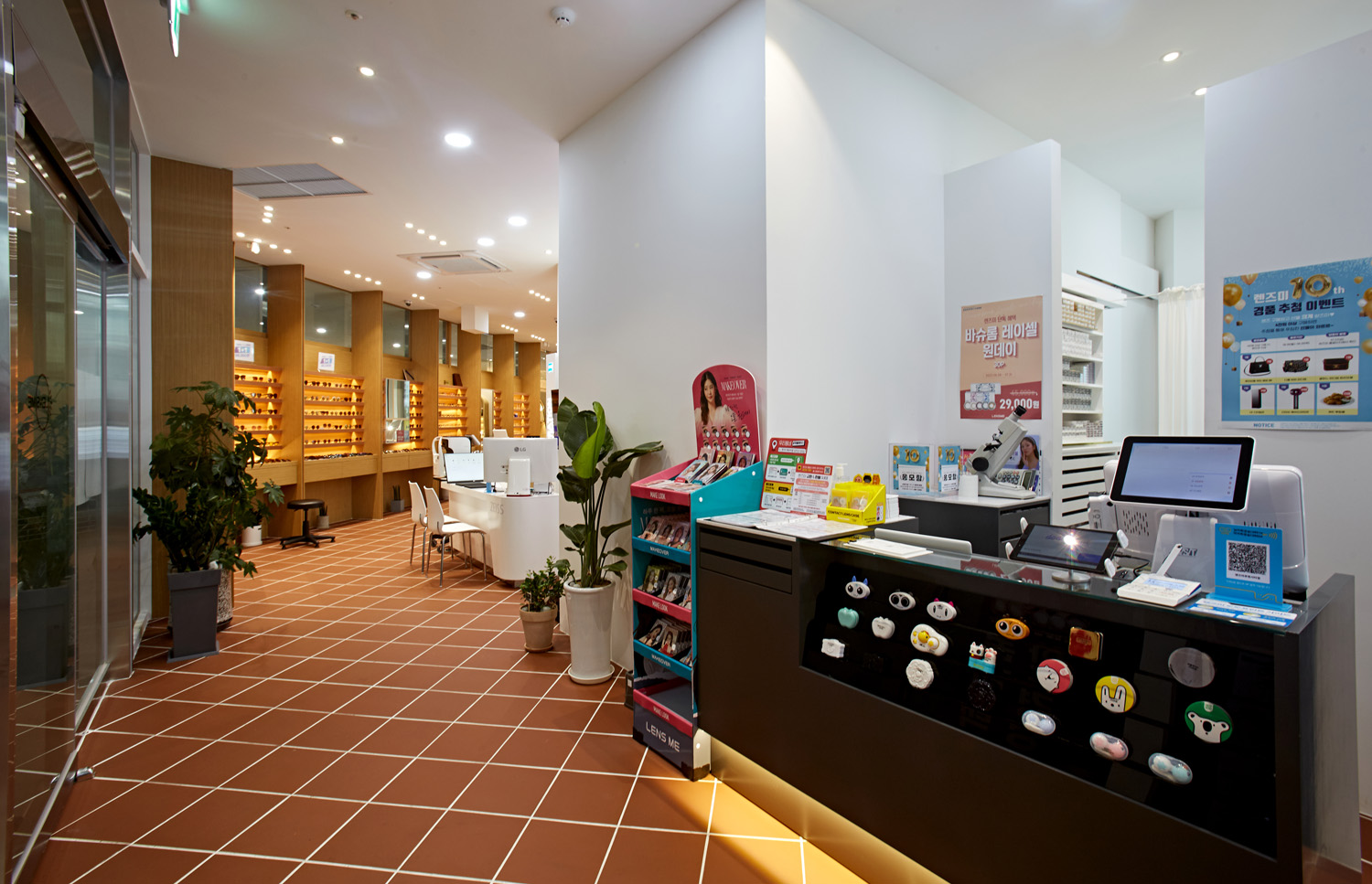 照明点睛之笔 | 高级眼镜店室内设计-13