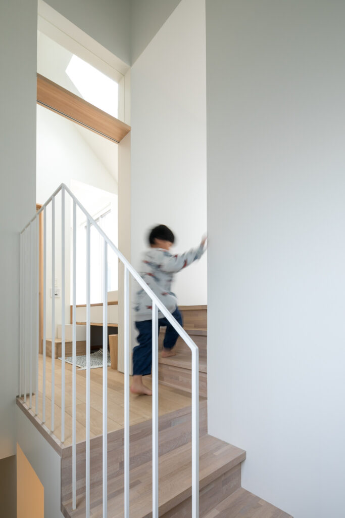 職住一体の建築家の自邸　ゆるやかに居場所をつなげ、仕事と生活の場をひとつに | Architecture | 100%LiFE-13