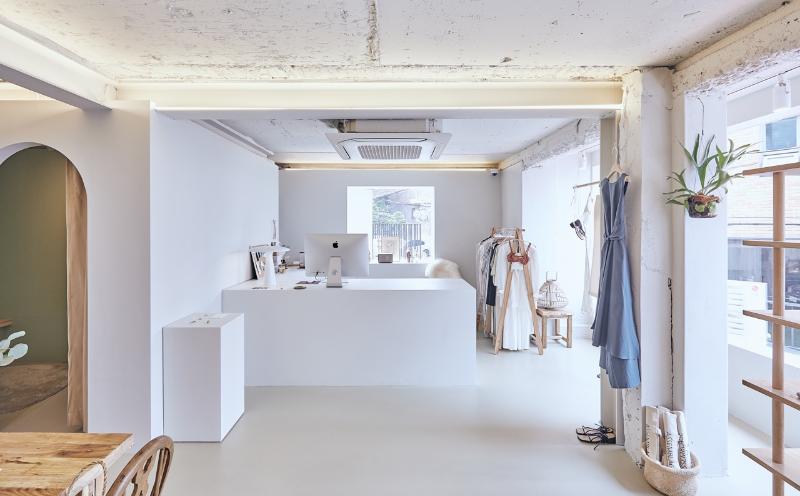 极简 28 平服装品牌展示空间-3