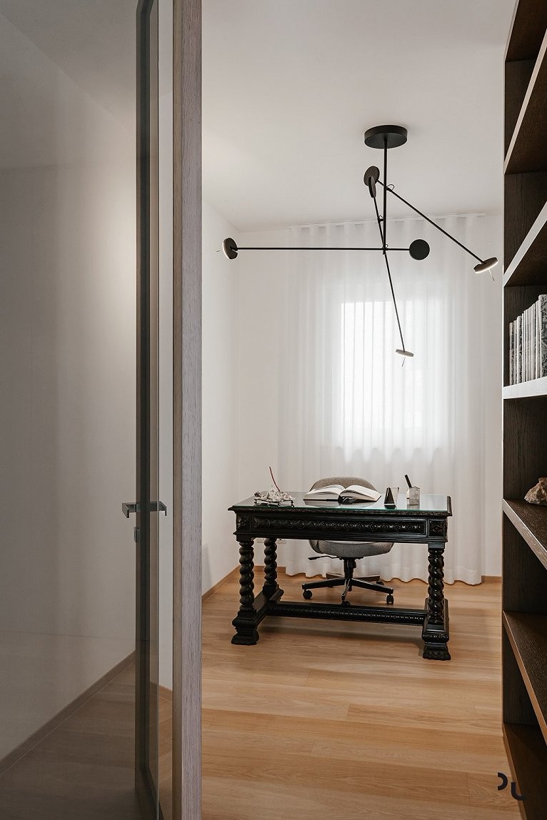 意大利简约大宅的柔和色调空间美学-10