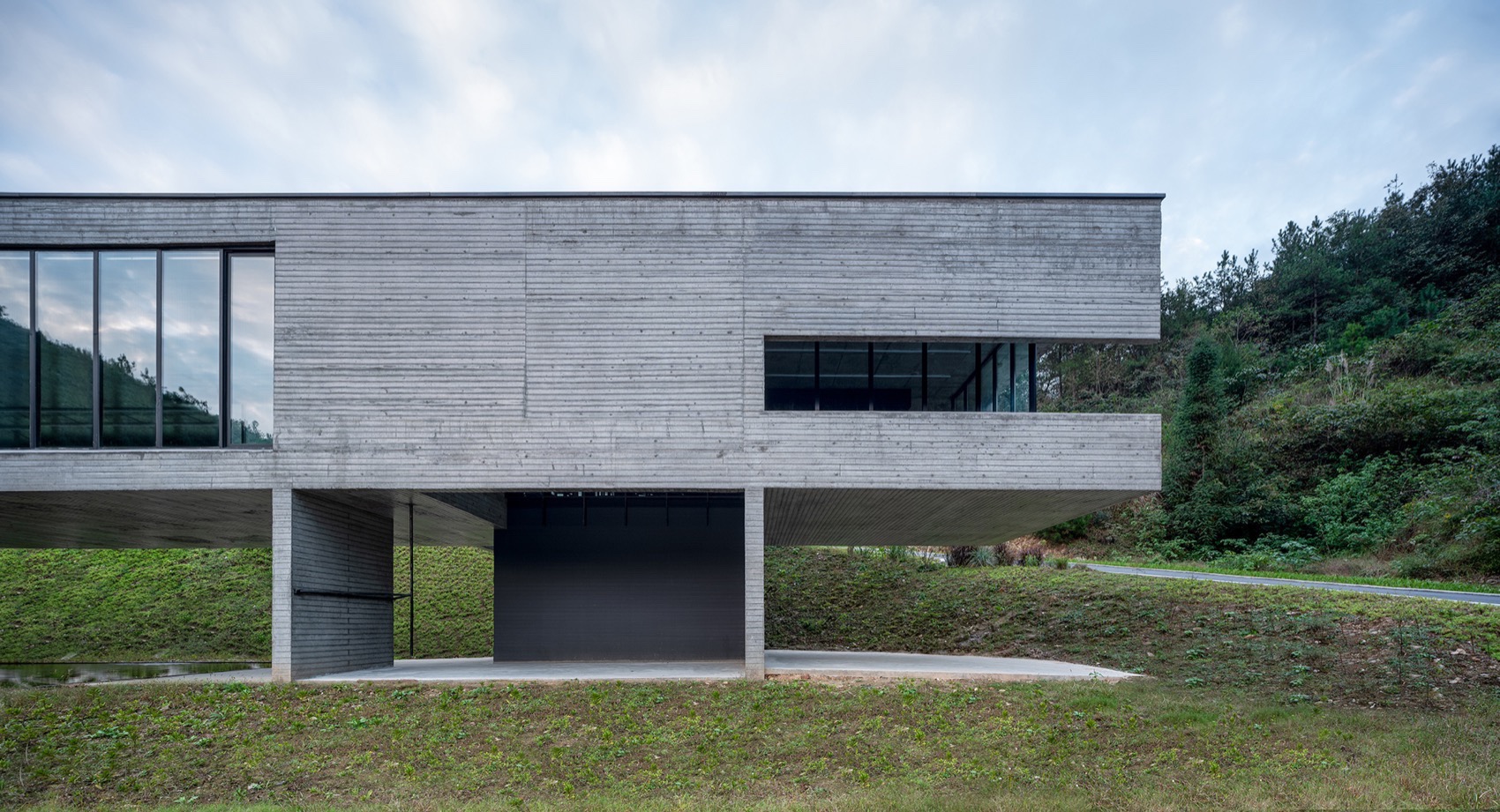 武当山麓游客中心:重塑台地之线丨中国十堰丨上海末广建筑设计有限公司-30