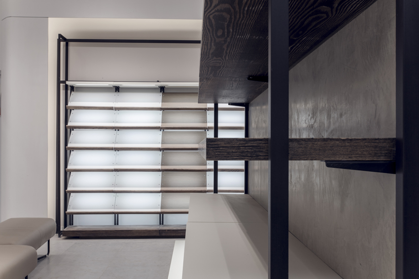 成都热风太古里形象店 | 突破传统,打造深色时尚空间-29