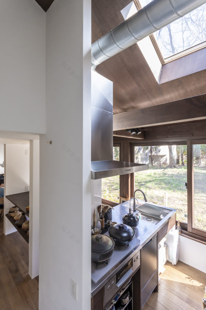 小さな幸せがたくさんある家森のような空間に向かって過ごすふたりだけの時間 | Style of Life | 100%LiFE-5