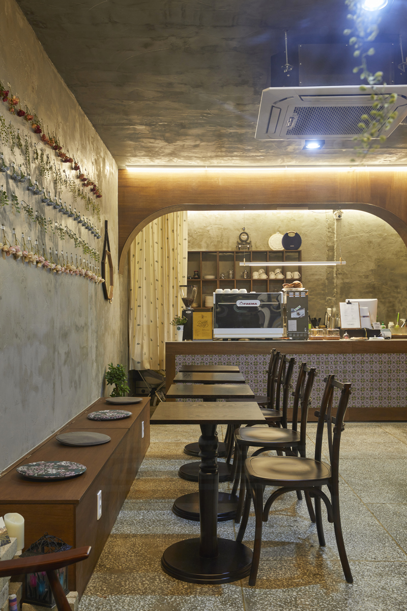 温馨十坪咖啡馆，打造简约纯真空间-4