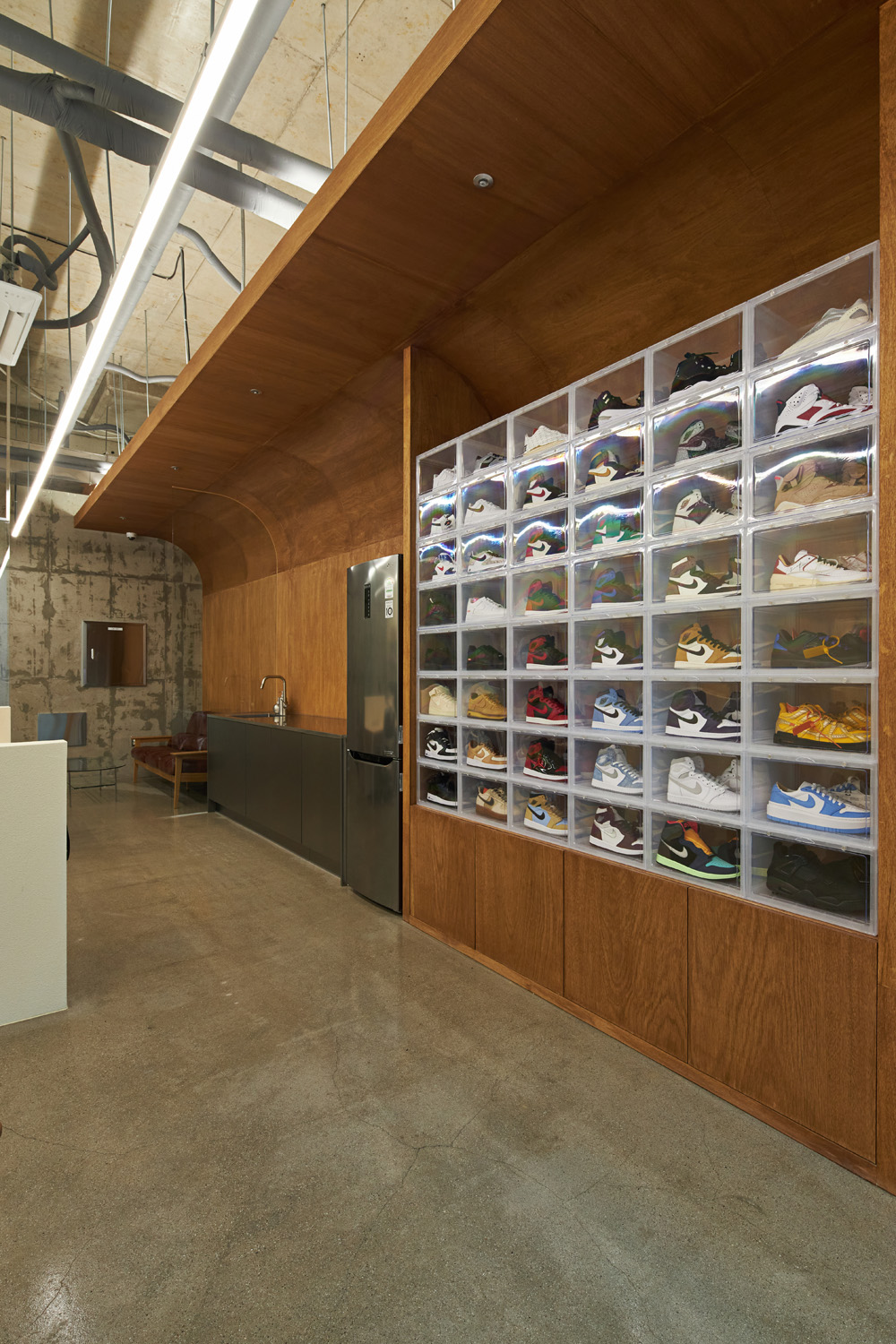 白色&木质，打造 17 平米办公室的极简氛围-12