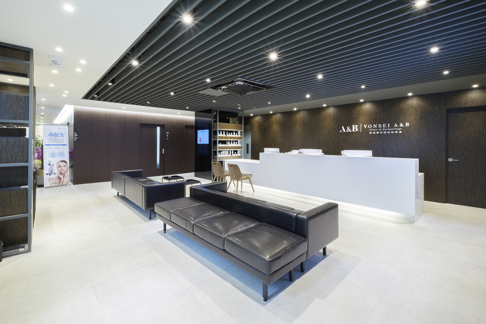 现代高级感 107 平米医院室内设计案例-3