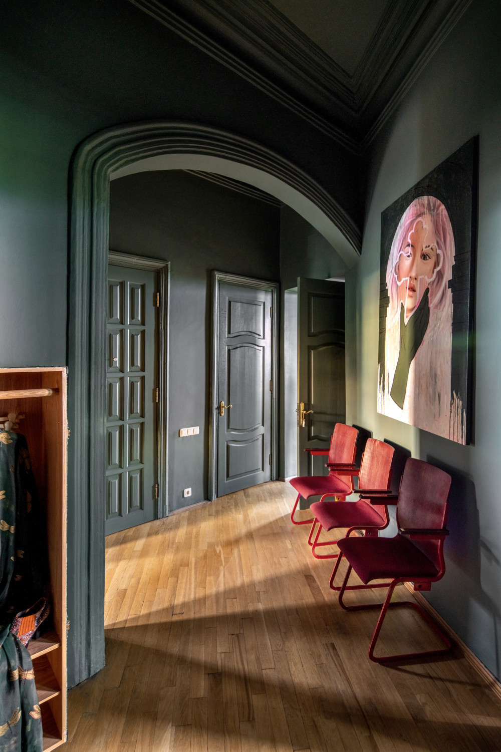 乌克兰历史公寓，古董家具打造精致闺房风格-7