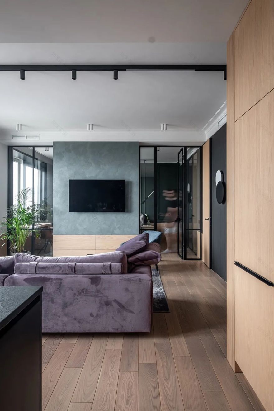 莫斯科 66㎡莫兰迪简约风公寓,玻璃隔断打造开放式空间-3