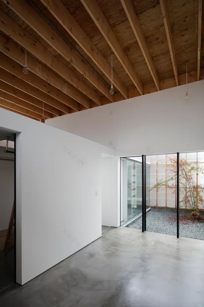 车库露台 · 独特半户外设计丨勾勾手设计网-23