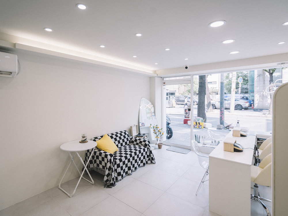 极简 14 坪家居店设计，感受纯净白色魅力-8