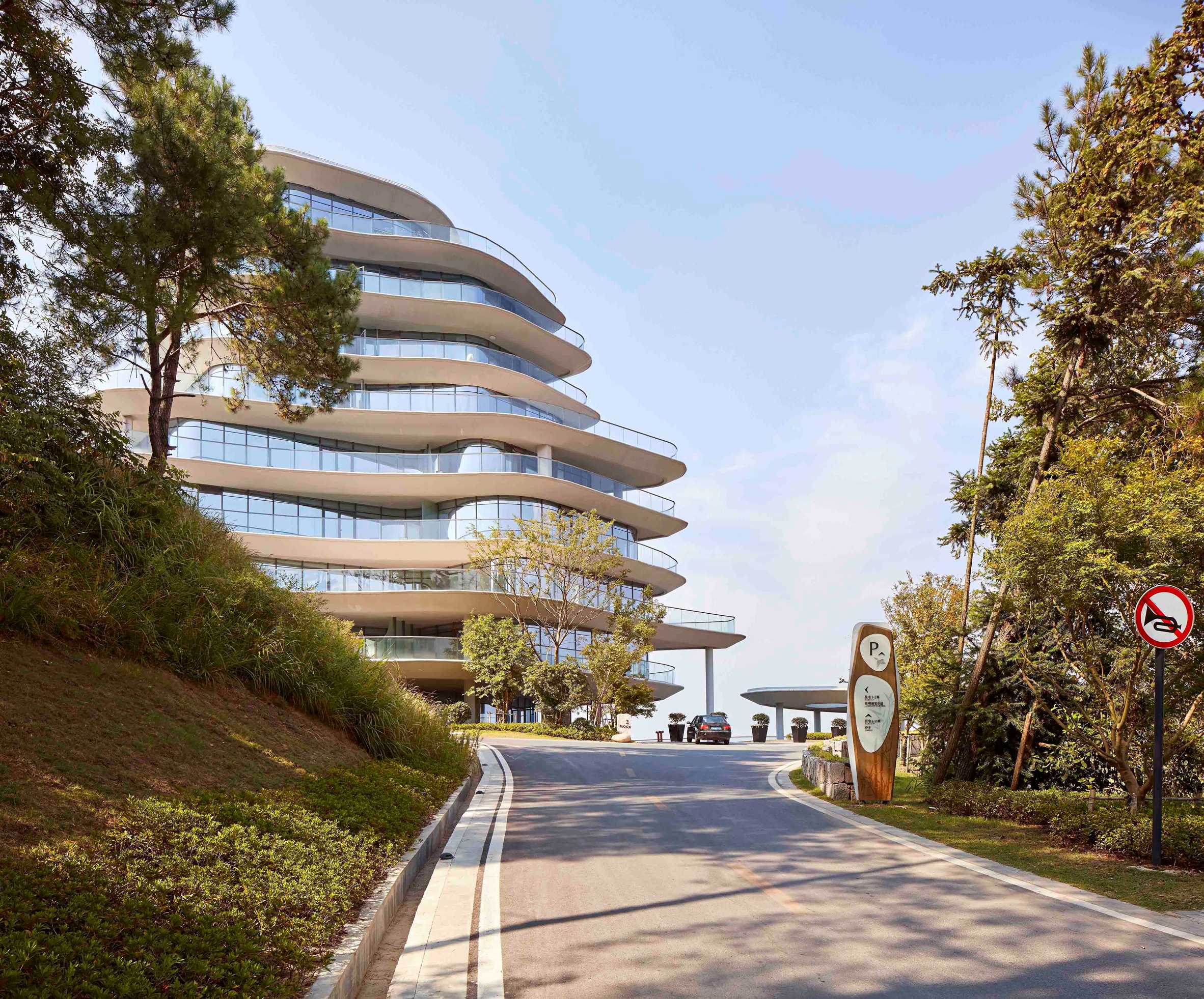 Hufton + Crow photographs MAD's Huangshan Mountain Village at dawn-20