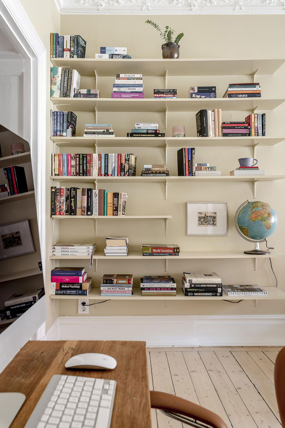 瑞典哥德堡 74 平米公寓的黑色魅力-10