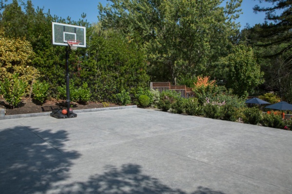 My Houzz: A Family Backyard for Dining, Relaxing, Swimming and Playing  -  Decor Ideas-45