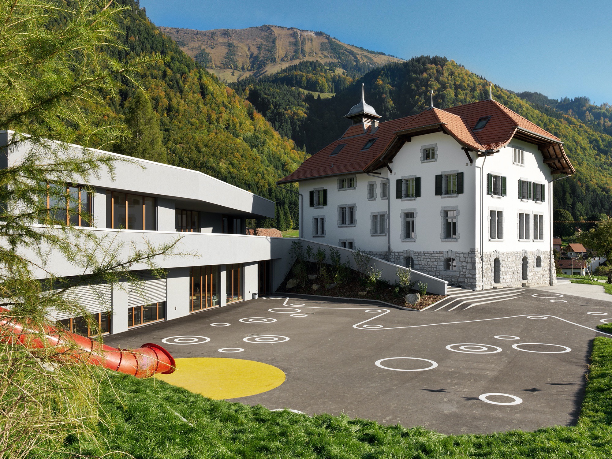 瑞士 Estavannens 学校庭院景观设计丨VWA-0