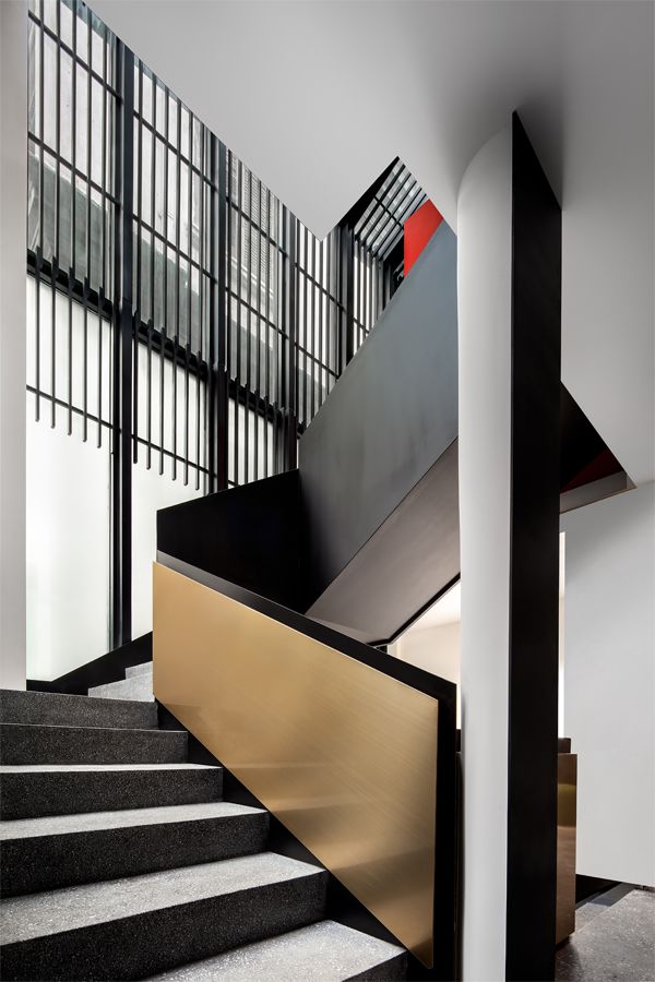 上海老建筑中的现代艺术盒子-0