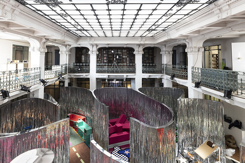 《Ultrafavola | Poltronova Beyond the Mirror》展览打造超现实设计迷宫-8