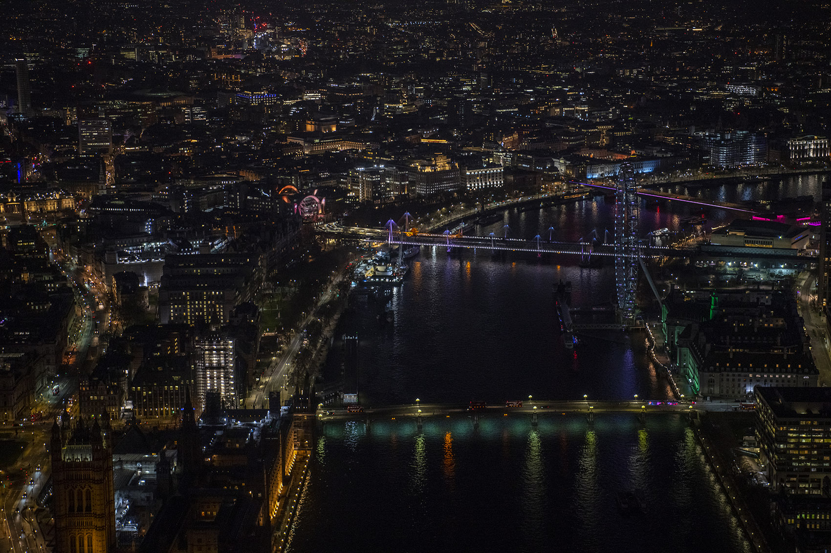 英国“光河”大型灯光装置丨英国伦敦丨Leo Villareal-18