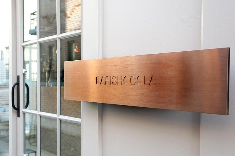 首尔十坪高级现代甜品店设计-10