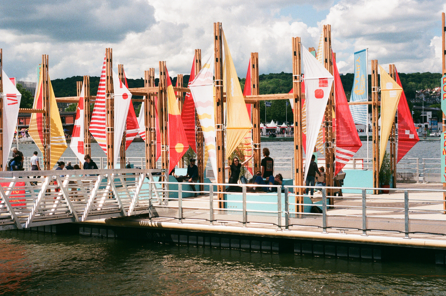 法国鲁昂临时公园·绚丽多彩的帆船造型-25