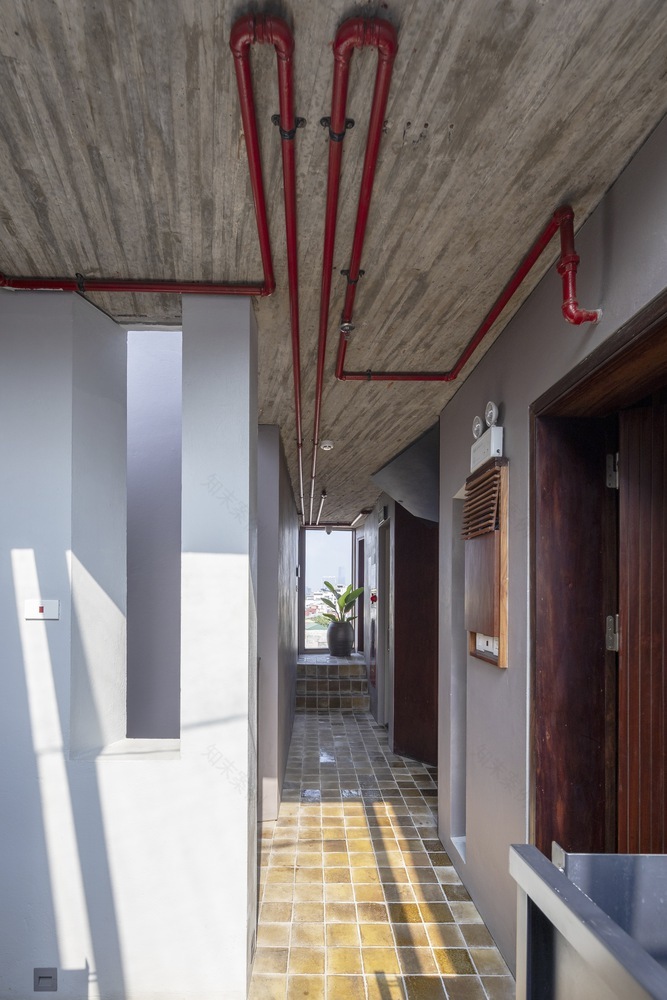 越南迷你酒店“Concon House”悬浮空间设计丨越南河内-28