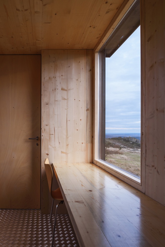 西班牙文化遗址旁的可逆式木钢展馆-45