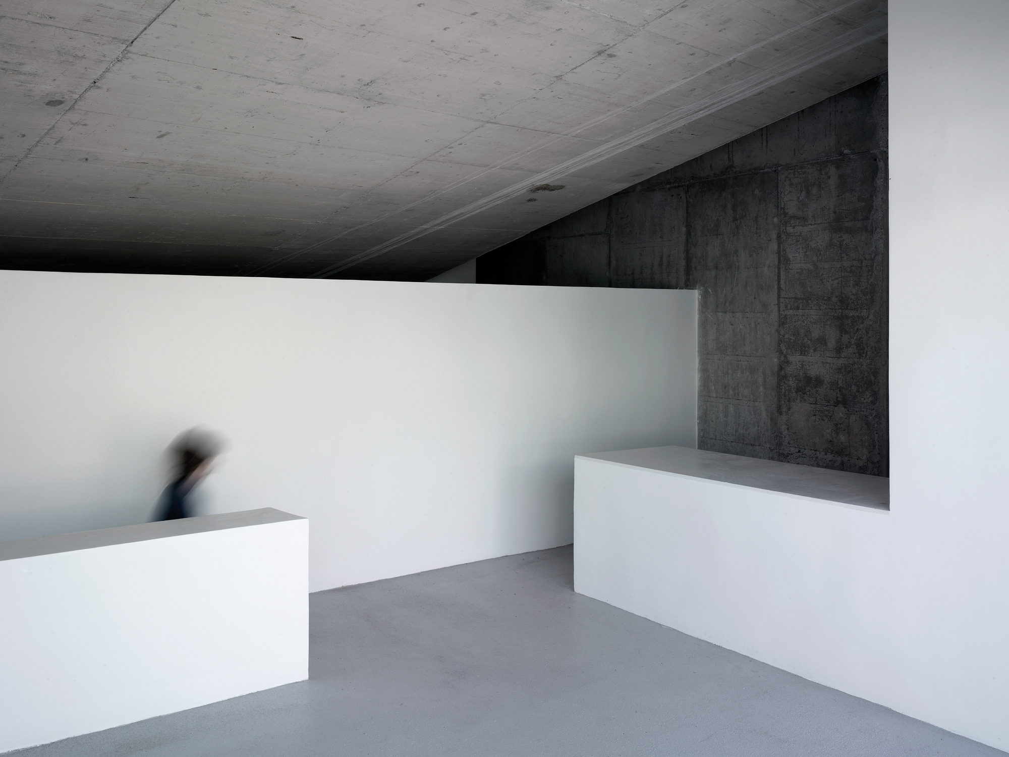 Public Pool on a Urban Artificial Valley / DJ Arquitectura-32