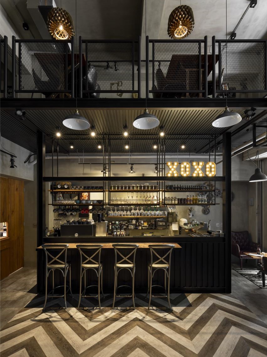 蒸气庞克风 33㎡挑高餐酒馆,复古科幻的工业艺术空间-13