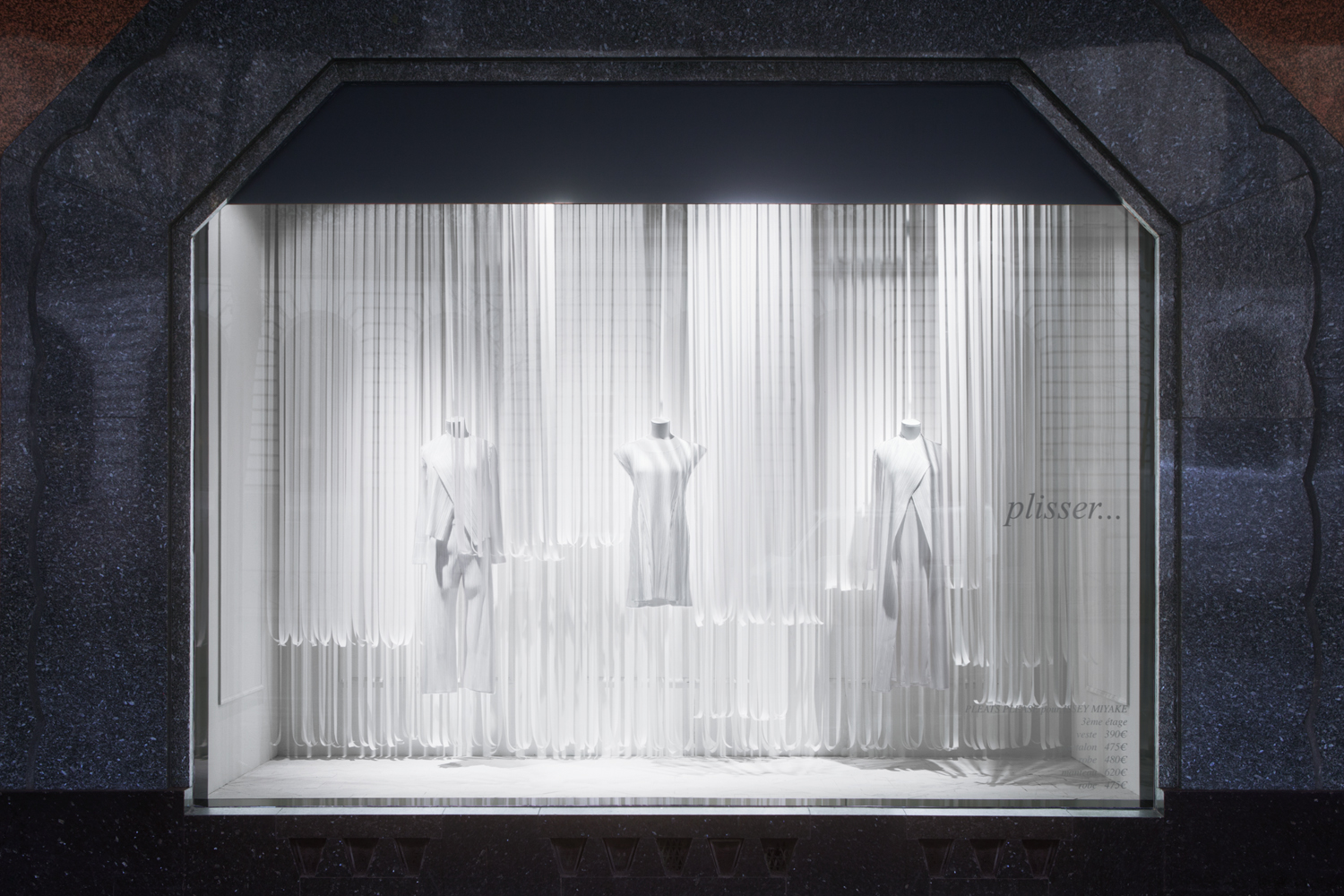 巴黎 Galeries Lafayette 白色梦幻橱窗设计-17