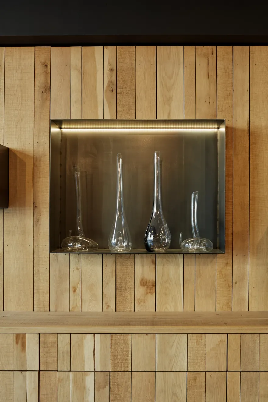 RIEDEL 酒杯捷克展示店,纯美玻璃与原始材料的对话-16