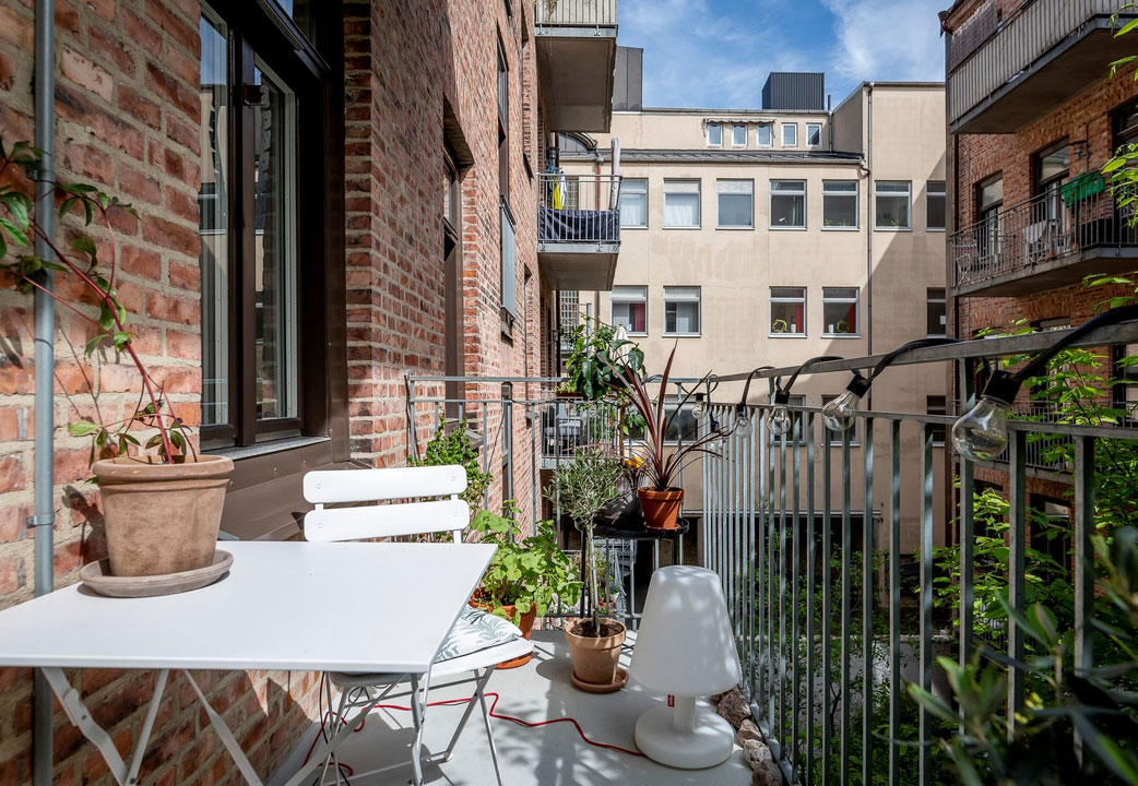 色彩斑斓的瑞典公寓 | 现代艺术装点生活空间-24