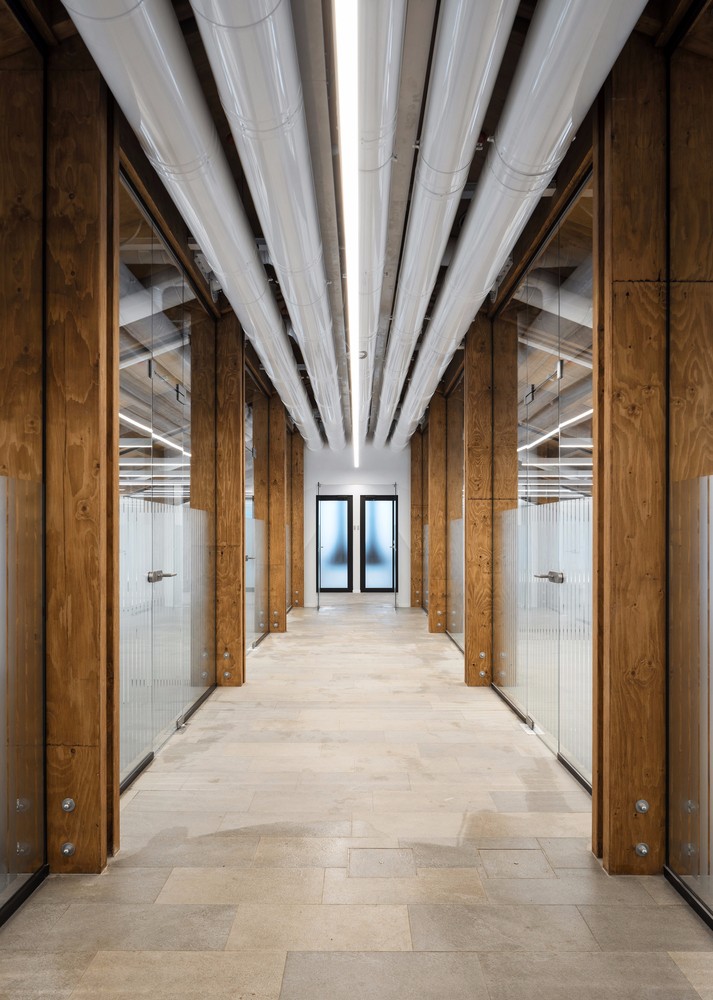 圣彼得堡市郊区的木质办公大楼-14