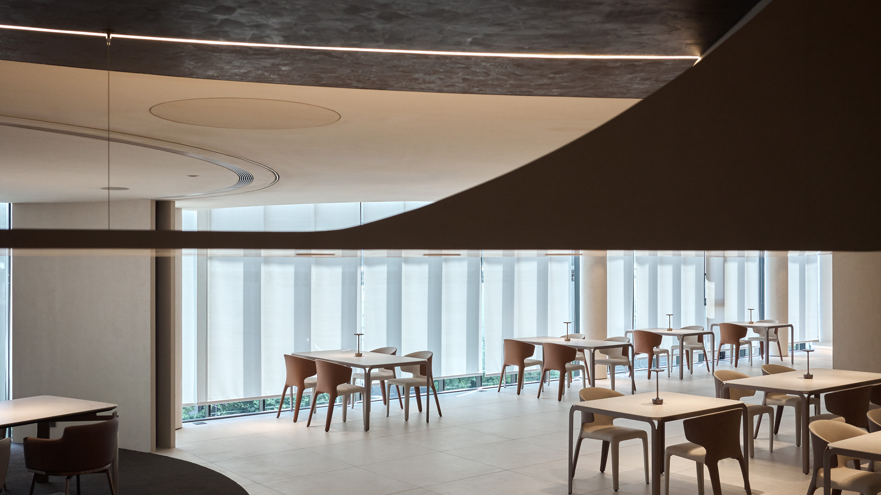 光年之外 Light Years Away  宏國 五感十築 品牌中心丨二三國際 23Design-11